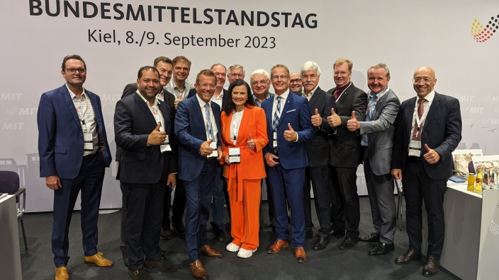 vlnr.  Lucas Spiegel, Awes Khan, Werner Scharpf, Dr. Adrian Nitsche, Gereon Haumann, Andreas Steier, Gitta Connemann, Helmut Klapheck, Heinz-Peter Mertens, Frank Hoffmann, Hans-Christian Fröhlich, Elmar Lersch, Dr. Thorsten Ralle, Jörg Meurer, Michael Lit